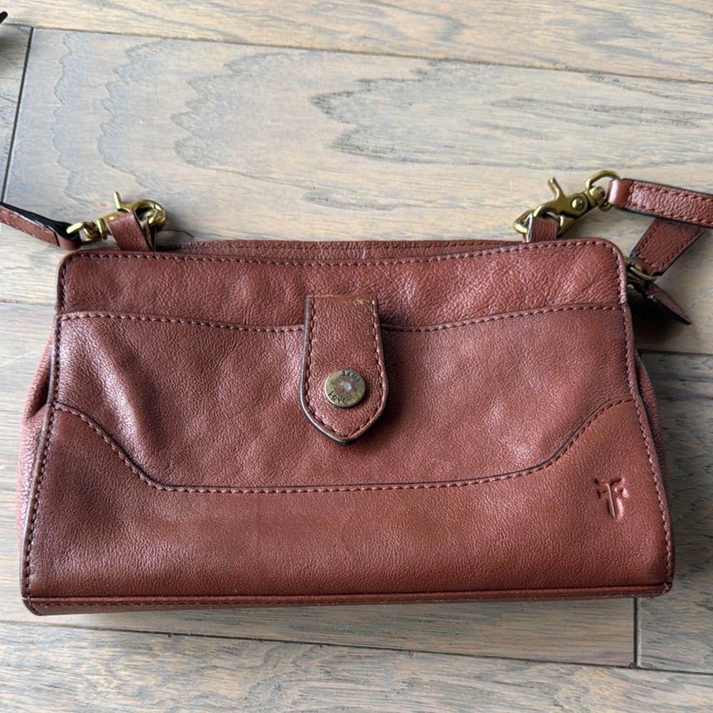 Frye Brown Leather Crossbody Bag with Vintage Appeal